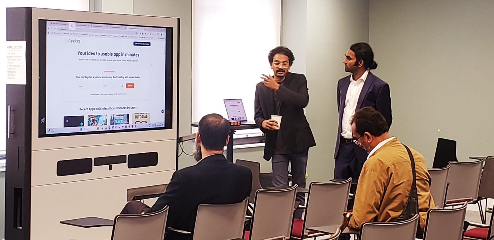 Live Applaa demo to students at LSBU